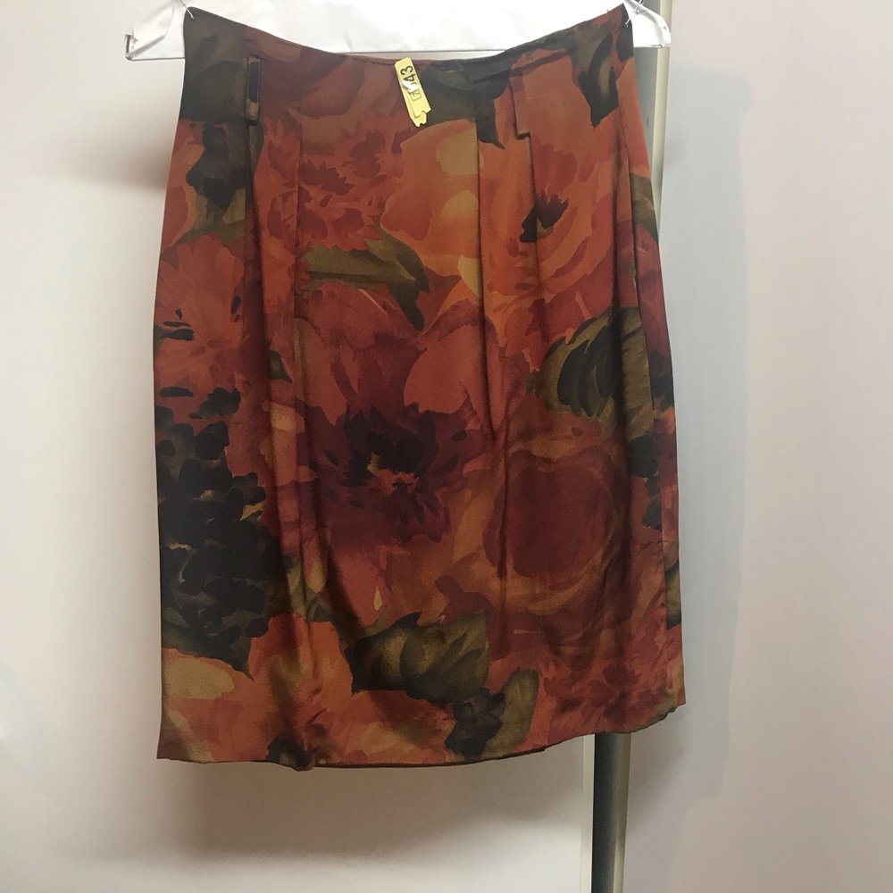 Jones New York 100% silk skirt size 6 petite